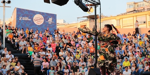 Aliağa'da Tiyatro Şöleni 'Şeker Portakalı' ile Başladı