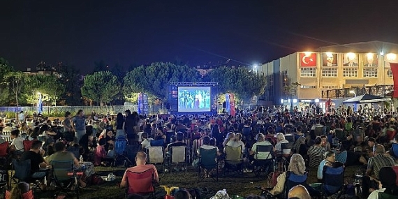 Aydın Büyükşehir Belediyesi'nin Sinema Geceleri beğeni topluyor