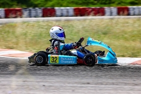 bom-karting-icin-izmitte-podyum-sirasi.jpg