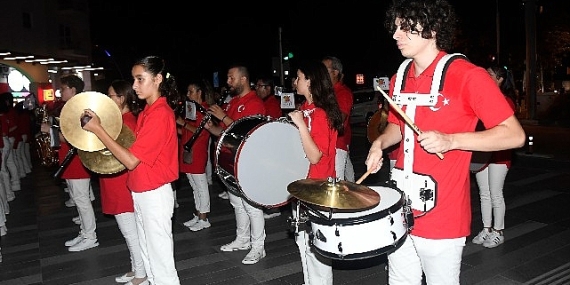 Cumhuriyet Bandosu'ndan Kemer'de konser