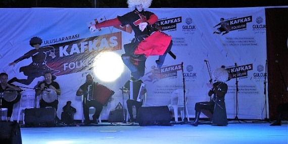 Kafkas Halk Oyunları Gölcük'te Resital sunacak
