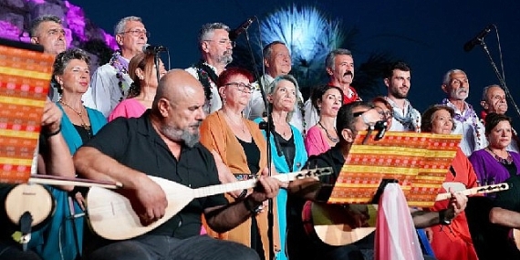 Seferihisar'da türkü dolu gece
