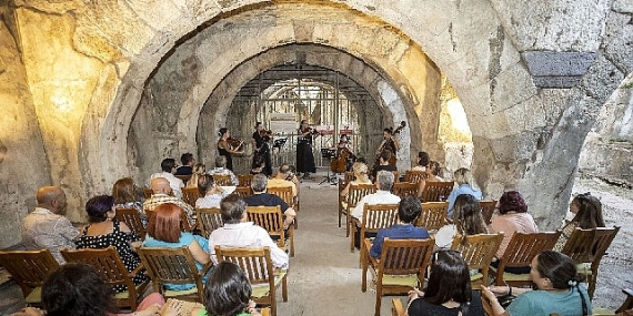 Tarihi Mekânda Büyüleyen Konser