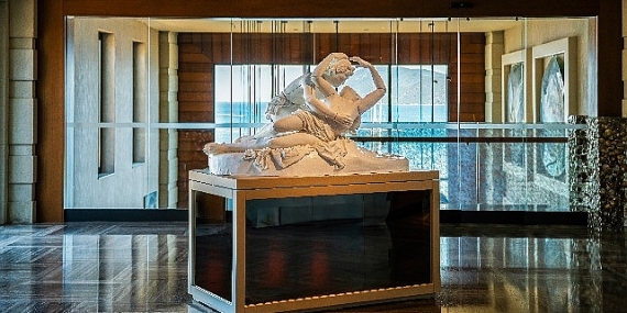 Ünlü Heykeltraş Server Demirtaş'ın ''Aşk'' adlı eseri Caresse Bodrum'da