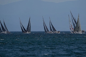 11-tayk-eker-olympos-regatta-yelken-yarisinda-buyuk-kupayi-fenerbahce-dogus-yelken-yat-takimi-fenerbahce-1-takimi-kazandi.jpg