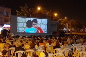 acik-havada-sinema-keyfi-buyuk-ilgi-goruyor.jpg