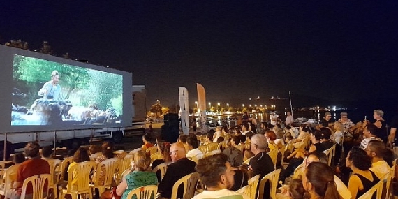 Açık havada sinema keyfi devam ediyor