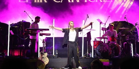 Aliağa'da Emir Can İğrek ve Zeynep Bastık Rüzgârı