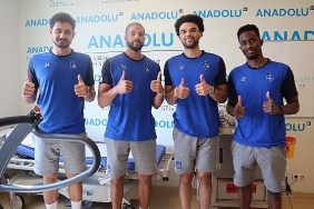 anadolu-efesli-4-basketbolcu-saglik-kontrolunden-gecti.jpg