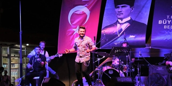 Aydın Büyükşehir Belediyesi'nden Çeçtepe'de Muhteşem Konser