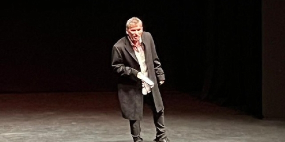 Belçika'nın tanınmış oyuncularından Arif Hakan “Bir Delinin Hatıra Defteri" ile şimdi İstanbul'da