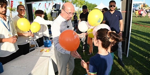 Çocukların yaz eğlencesi Sille Seyir Tepesi Uçurtma Şenliği yine dopdolu geçti