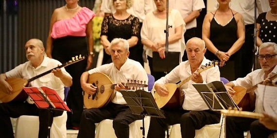 Didim Türkü Grubu Yaz Konseri Büyük Beğeni Topladı
