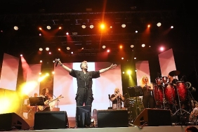 emre-altugun-coskulu-performansi-ile-festival-maratonu-basladi.jpg