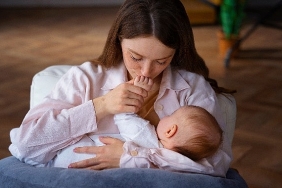 emzirme-hem-anneyi-hem-de-bebegi-rahatlatir.jpg