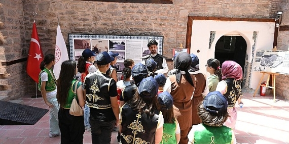 Genç KOMEK Öğrencileri Konya'nın Tarihi Şahsiyetlerini Yakından Tanıdı