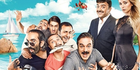 Gölcük'te açık havada sinema keyfi “Geniş Aile 2: Her Türlü” ile devam ediyor