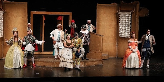 İki Efendinin Uşağı Açık Hava'da göz doldurdu