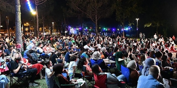 İznik Sahili Yazlık Sinema ile Cıvıl Cıvıl