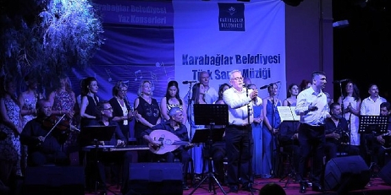 Karabağlar Belediyesi TSM Korosu'ndan renkli konser