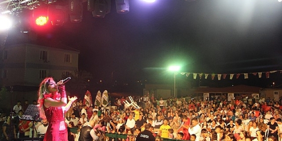 Saray'da Zafer Coşkusu Alana Sığmadı