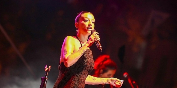 30. Uluslararası Gemlik Zeytini Festivalinin finalini Melike Şahin yaptı