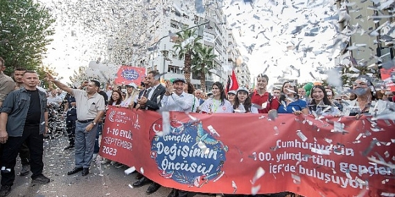 92. İzmir Enternasyonal Fuarı dünya gençlerinin enerjisiyle başladı