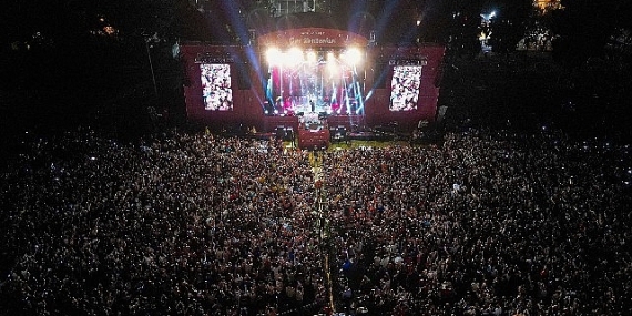 92. İzmir Enternasyonal Fuarı'nda yıldız yağmuru