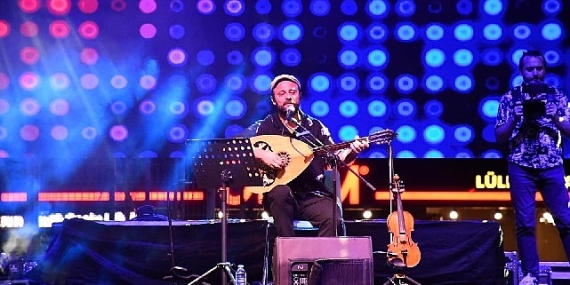 Barış ezgileri Kongre Meydanı'nda yankılandı!