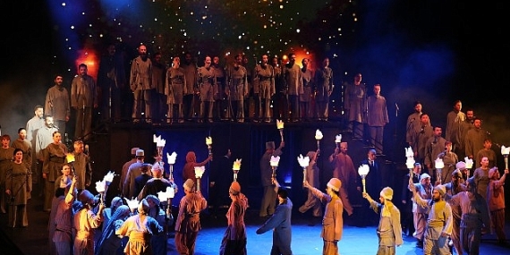 “Bu Memleket Bizim" Cumhuriyetin 100. Yılında Binlerce Seyircinin Kalbini Fethetti