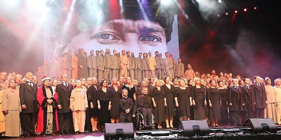 Cumhuriyetin 100. Yılında Kalpler “Bu Memleket Bizim" Oyunuyla Attı