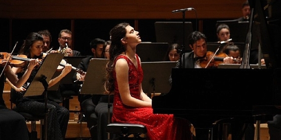 Genç Türk Piyanist İlyun Bürkev, Avrupa Sahnesinde Parlıyor