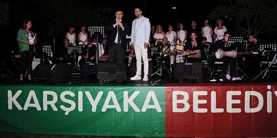 Karşıyakalılar açık havada müzik şöleni yaşadı