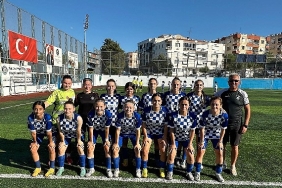 konak-belediyespor-u17-kiz-futbol-takimi-sampiyonluk-yolunda.jpg