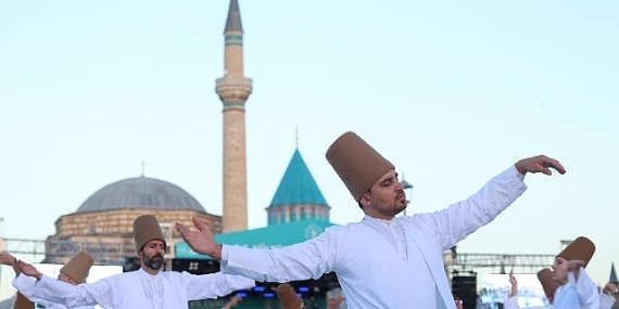 Mevlana'nın Huzurunda 250 Semazen Aynı Anda Sema İcra Etti