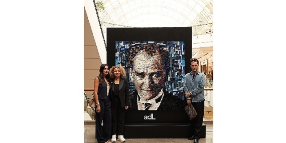 adL'nin Cumhuriyet'in 100. yılına özel anlamlı Atatürk portresi 30 ekim'e kadar istinyepark'ta sergilenecek