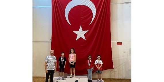 Badminton'da Bayraklı farkı!