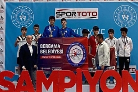 bergama-belediyesi-badminton-takimi-basaridan-basariya-kosuyor.jpg