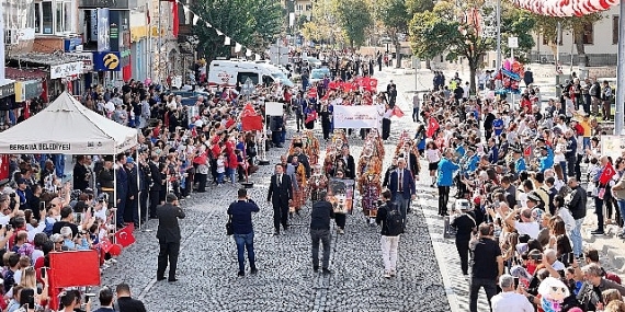Bergama'da Cumhuriyet Bayramı coşkuyla kutlandı