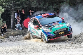 castrol-ford-team-turkiye-cumhuriyet-coskusunu-100-yil-rallisindeki-zaferiyle-taclandirdi.jpg