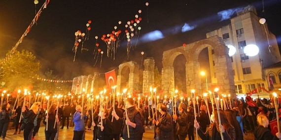 Efes selçuk cumhuriyetin 100 yılını coşkuyla kutladı