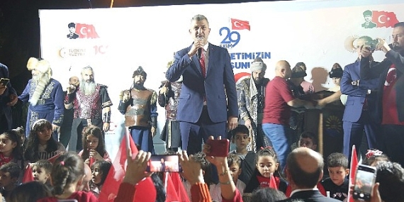Gölcük'te Cumhuriyet'in 100. Yıl coşkusu muhteşemdi