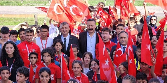 Gölcük'te öğrenciler 100.yıl coşkusu için koştu