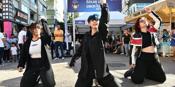 Mersinliler 5. Mersin Kushimoto Sokağı Sokak Sanatçıları Festivali'ne yoğun ilgi gösterdi