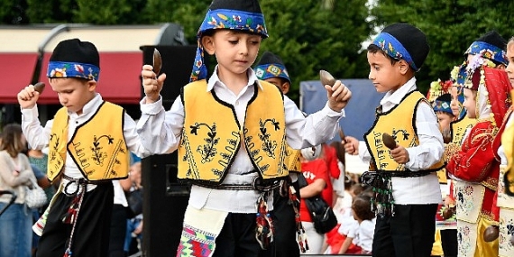 Miniklerden 100. Yıl Cumhuriyet kutlaması