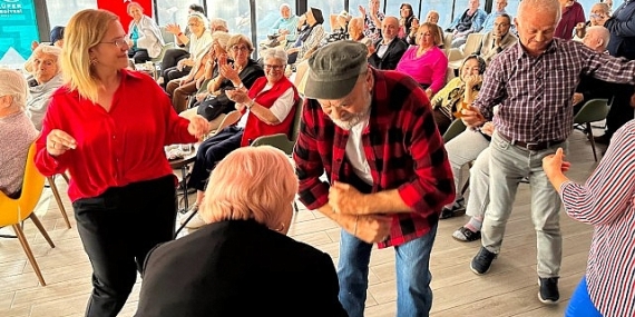 Nilüfer Belediyesi Huzurevinde Cumhuriyet coşkusu