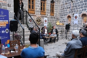 sur-kultur-yolu-festivali-soylesilerine-cevre-illerden-yogun-ilgi.jpg