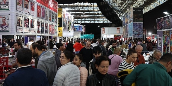 13. Antalya Kitap Fuarı'na yoğun ilgi 