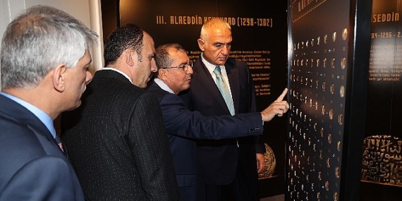 Bakan Ersoy, Konya Büyükşehir Darü'l-Mülk Sergi Sarayı'nı Gezdi