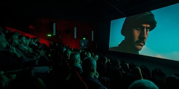 Başkan Soyer, Atatürk filmini öğretmenlerle izledi